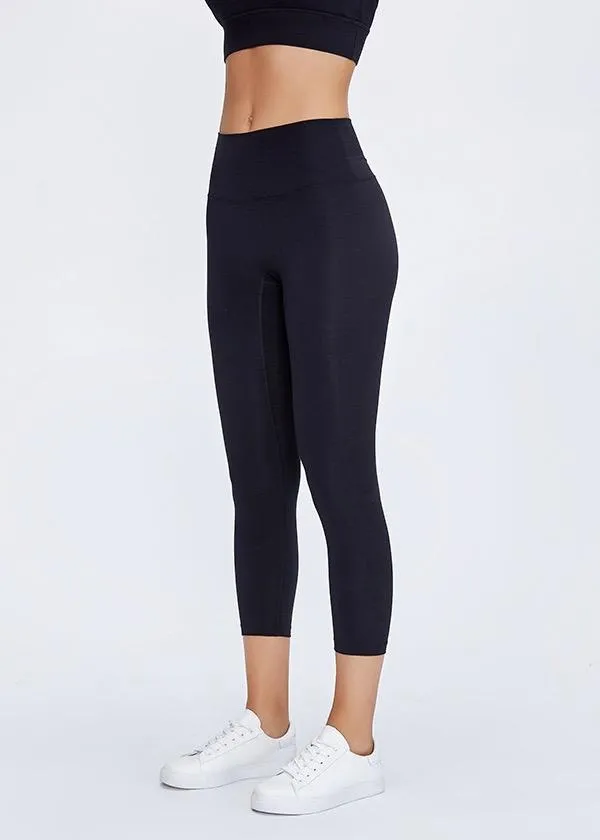 Easy Stretch Crop 21” *Seamless Leggings in Black