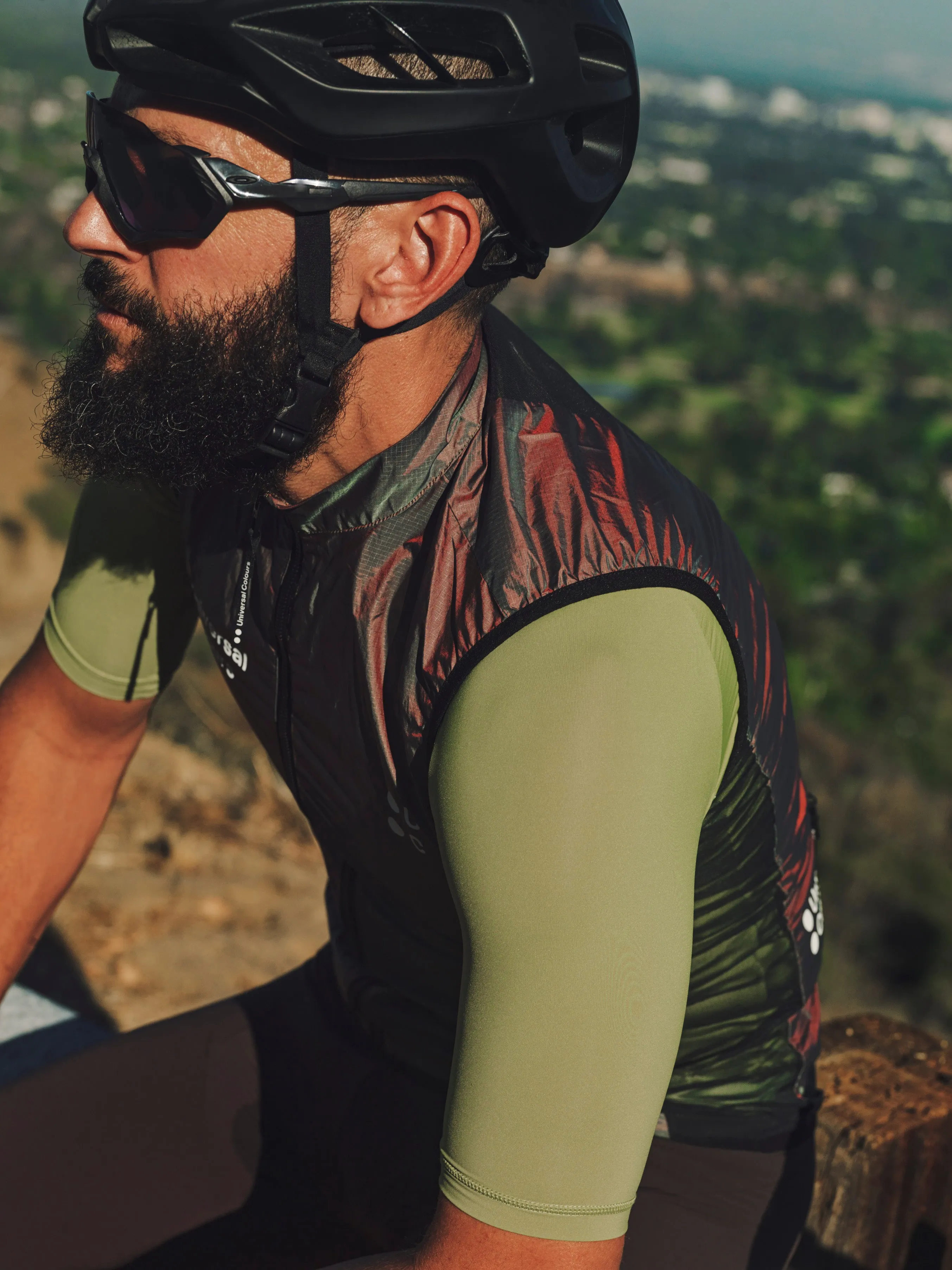 Iridescent Green & Red Spectrum Lightweight Gilet