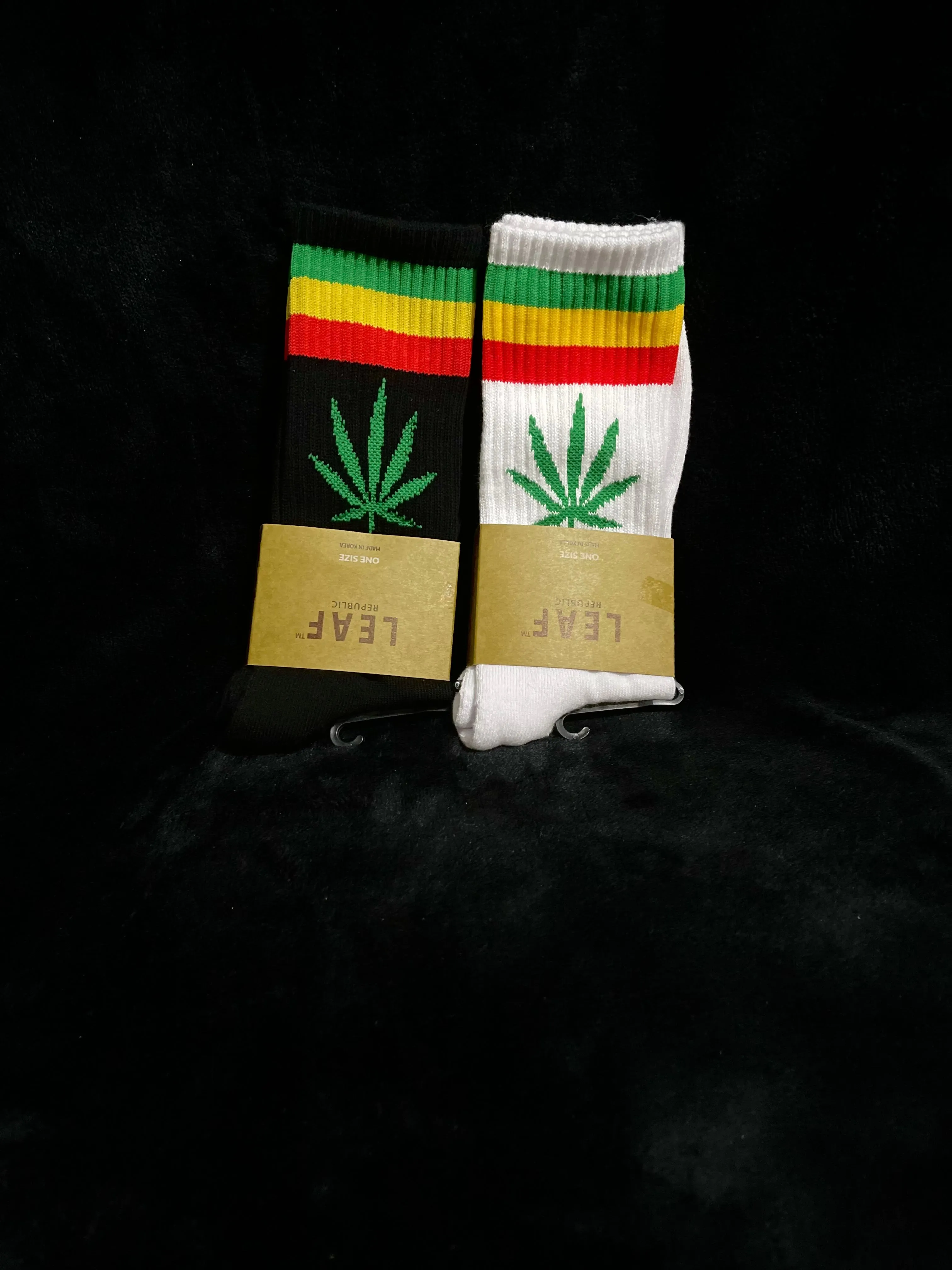 Leaf Socks (Black or White)