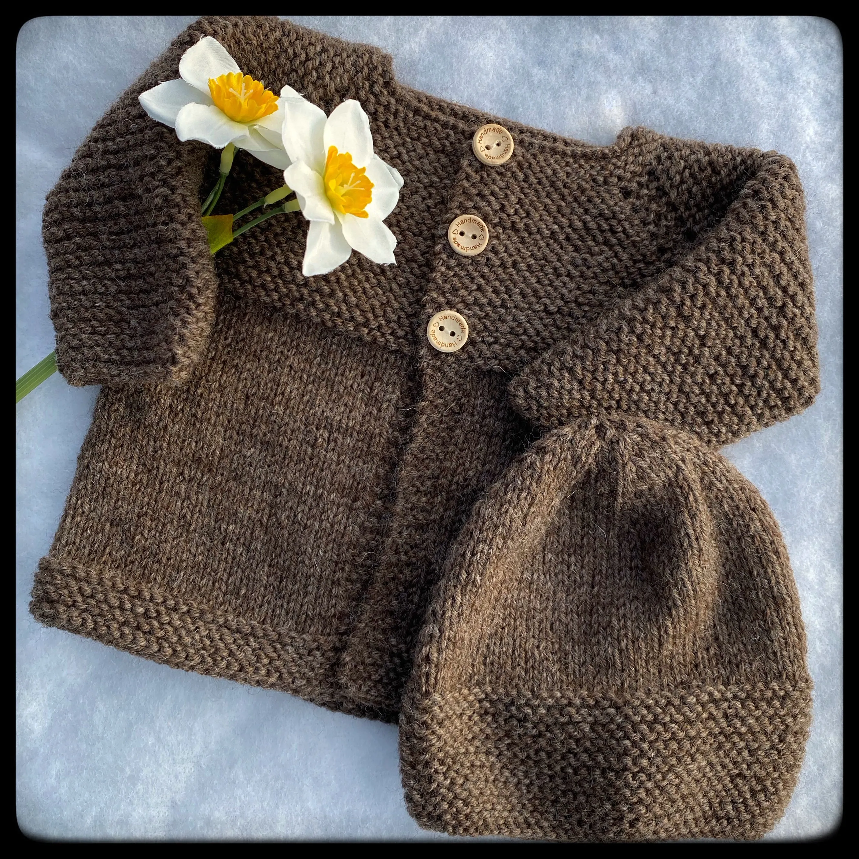 "Daffodils" merino cardigan and beanie set