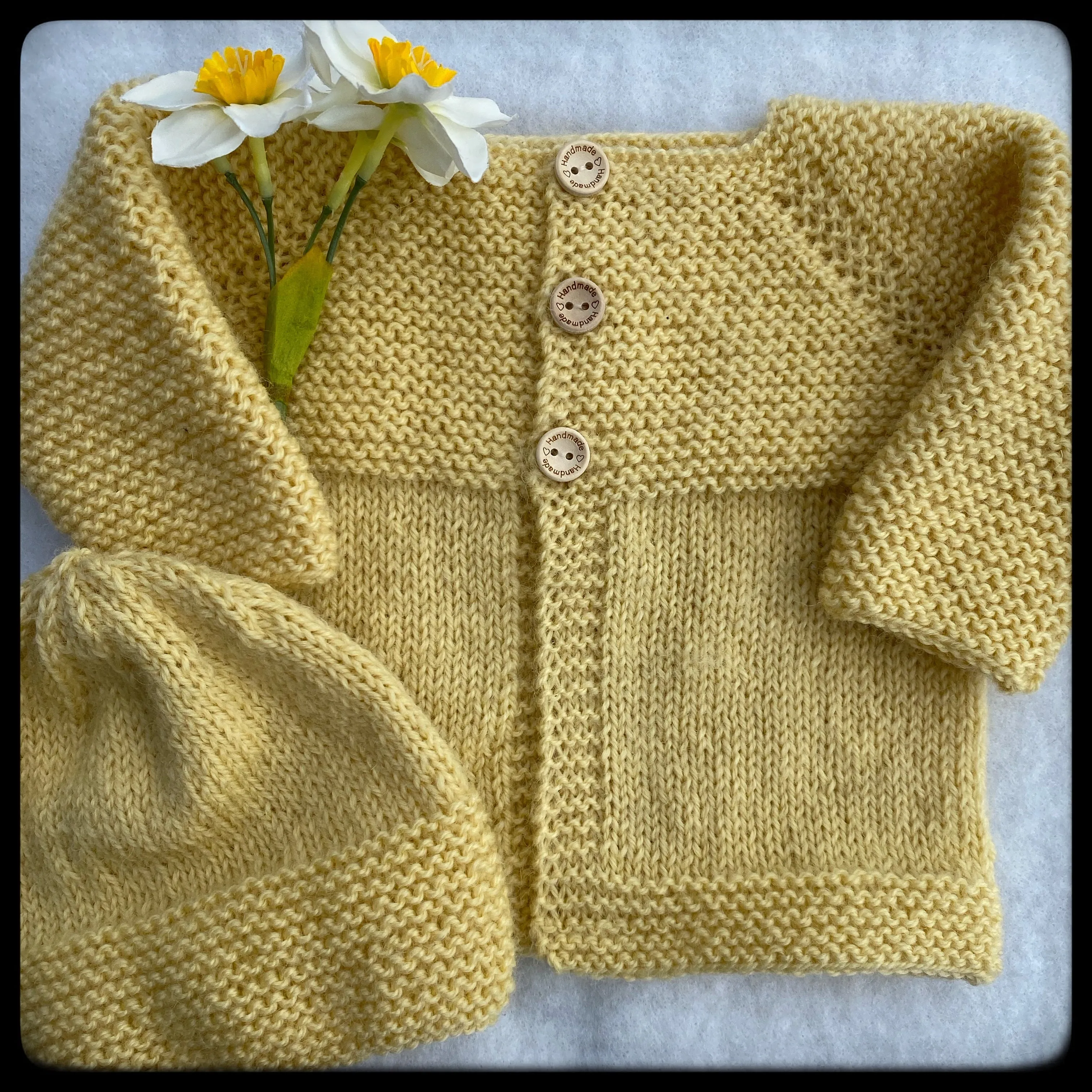 "Daffodils" merino cardigan and beanie set